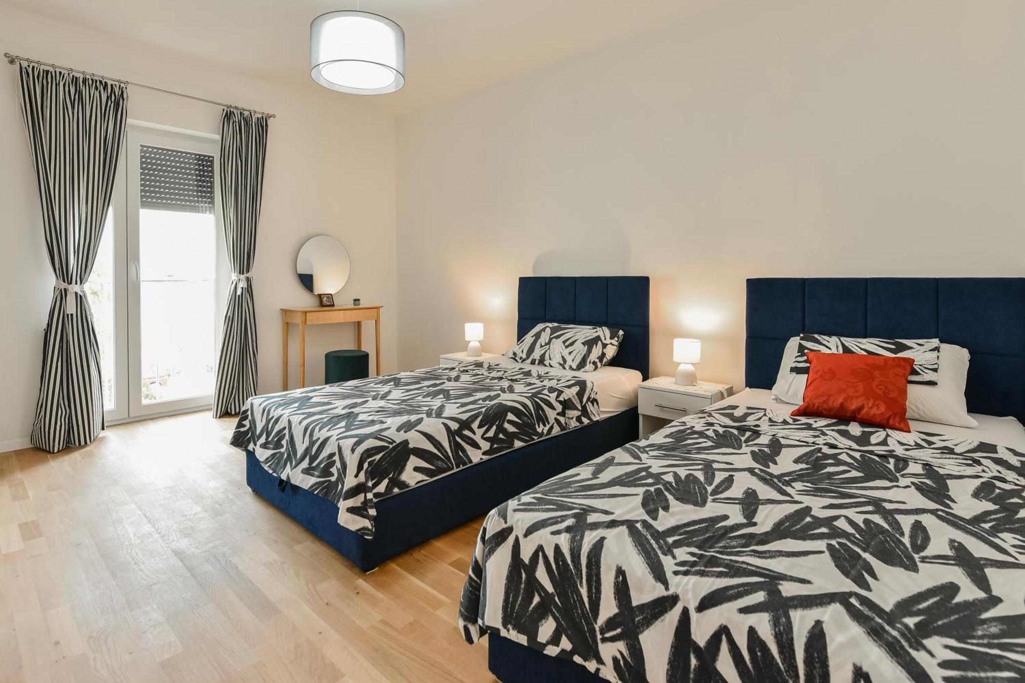 New Luxury 3 Bedroom 4 Air Conditioners Zadar Bagian luar foto