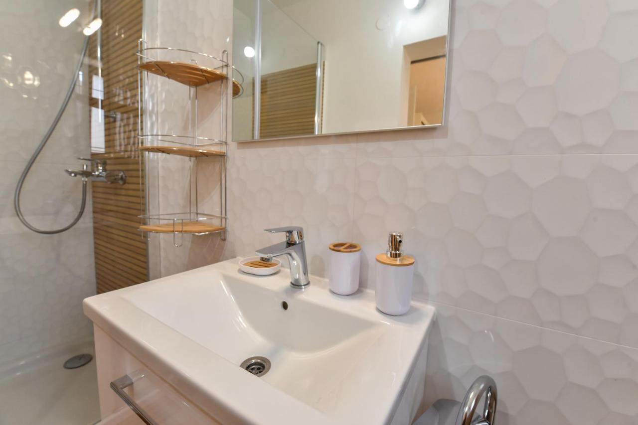 New Luxury 3 Bedroom 4 Air Conditioners Zadar Bagian luar foto