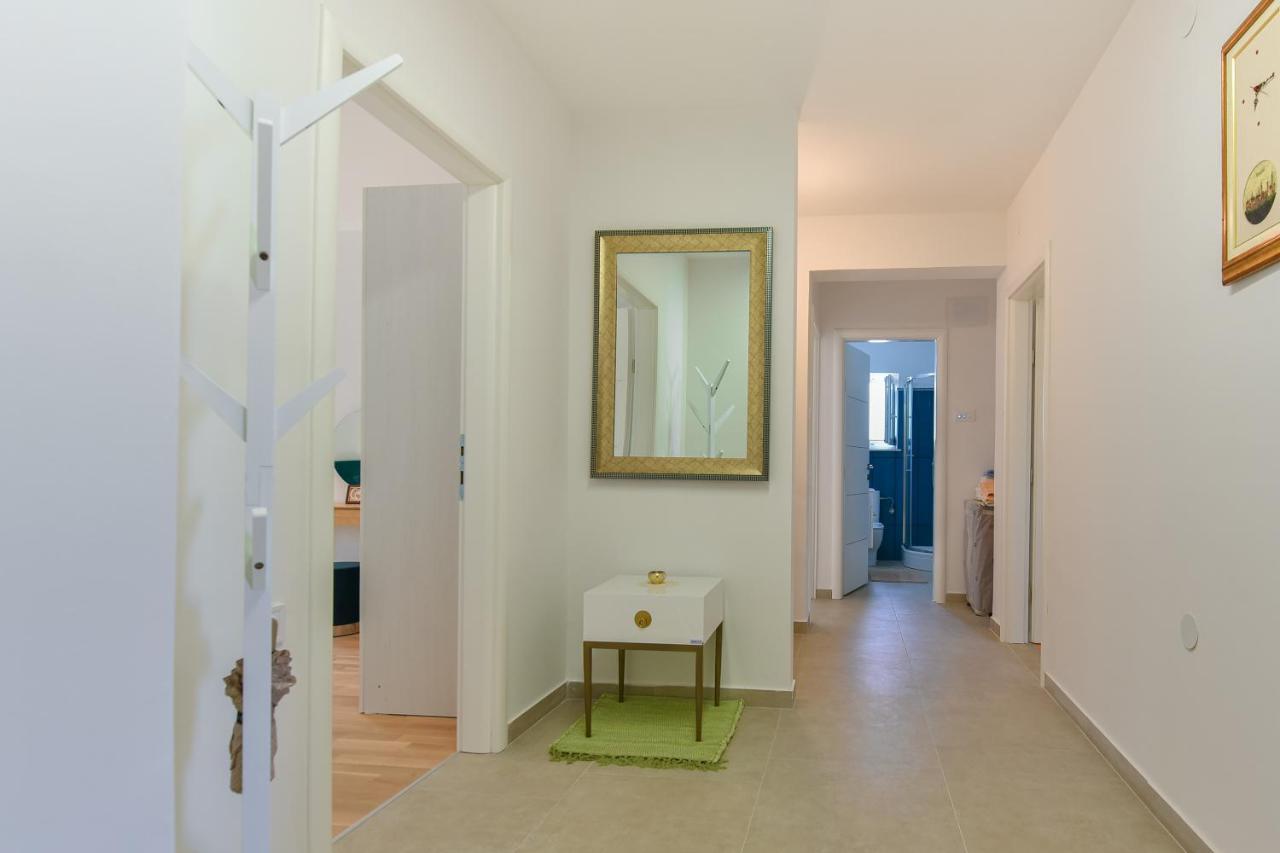 New Luxury 3 Bedroom 4 Air Conditioners Zadar Bagian luar foto